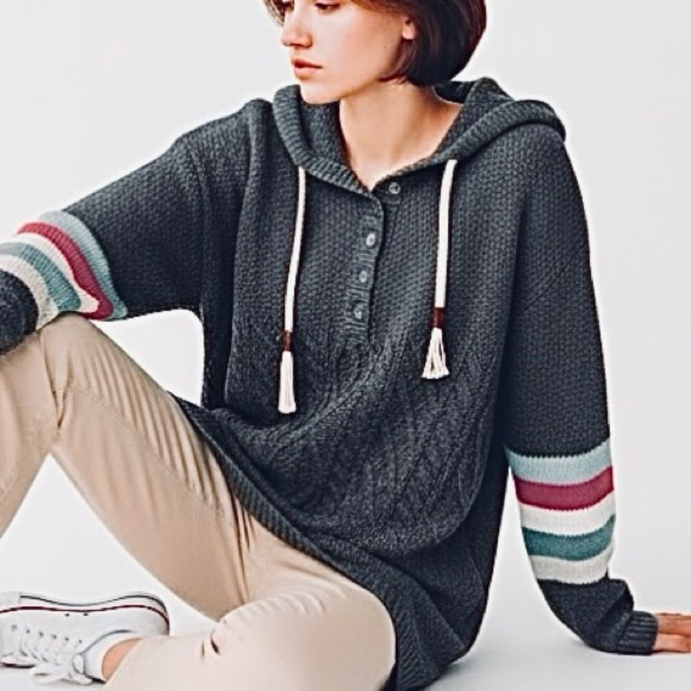 POL Cable Knit Gray Pullover Henley Sweater with Hood Stripe Sleeve NWOT Medium